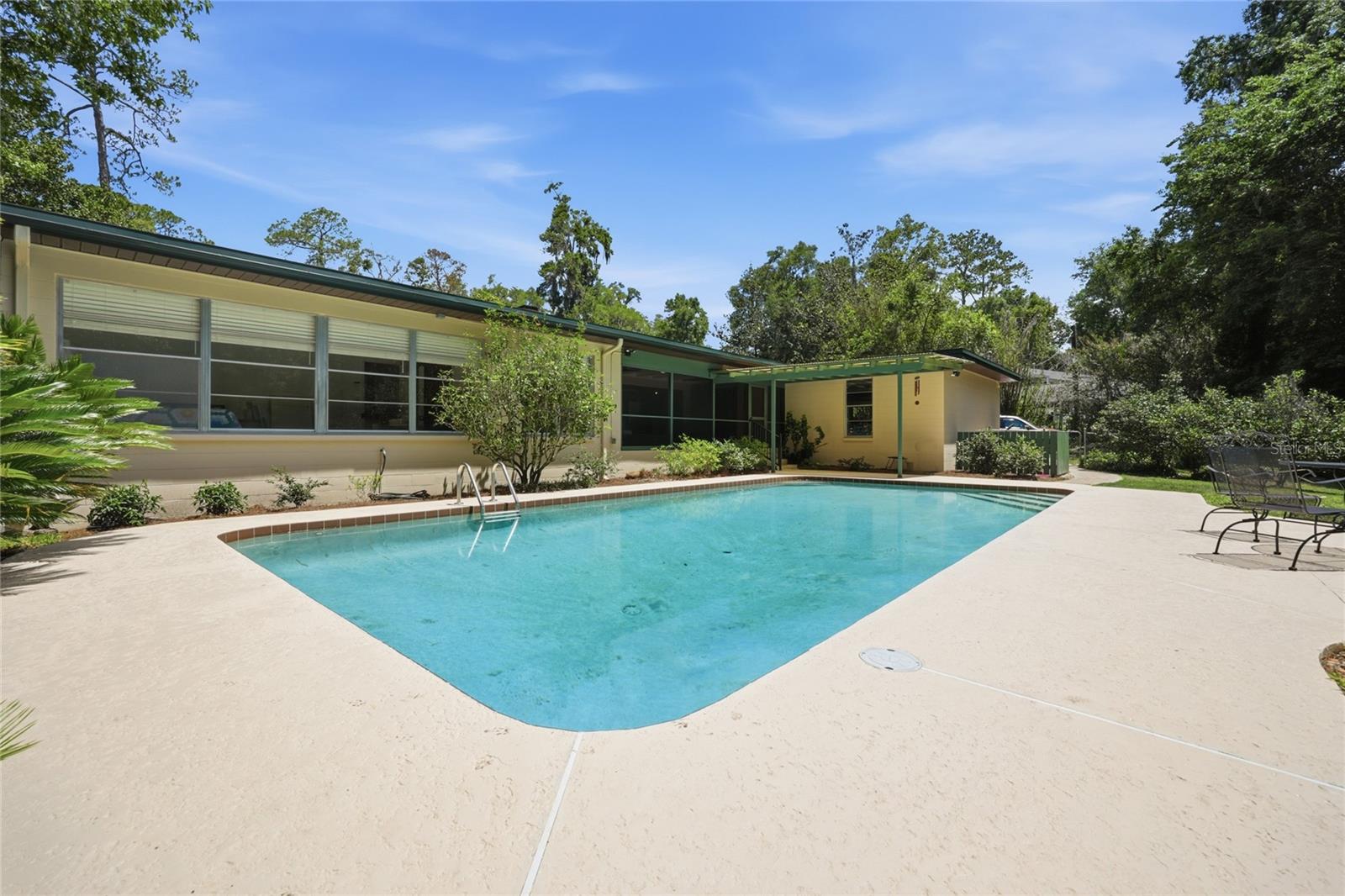 UNIVERSITY ACRES - Residential