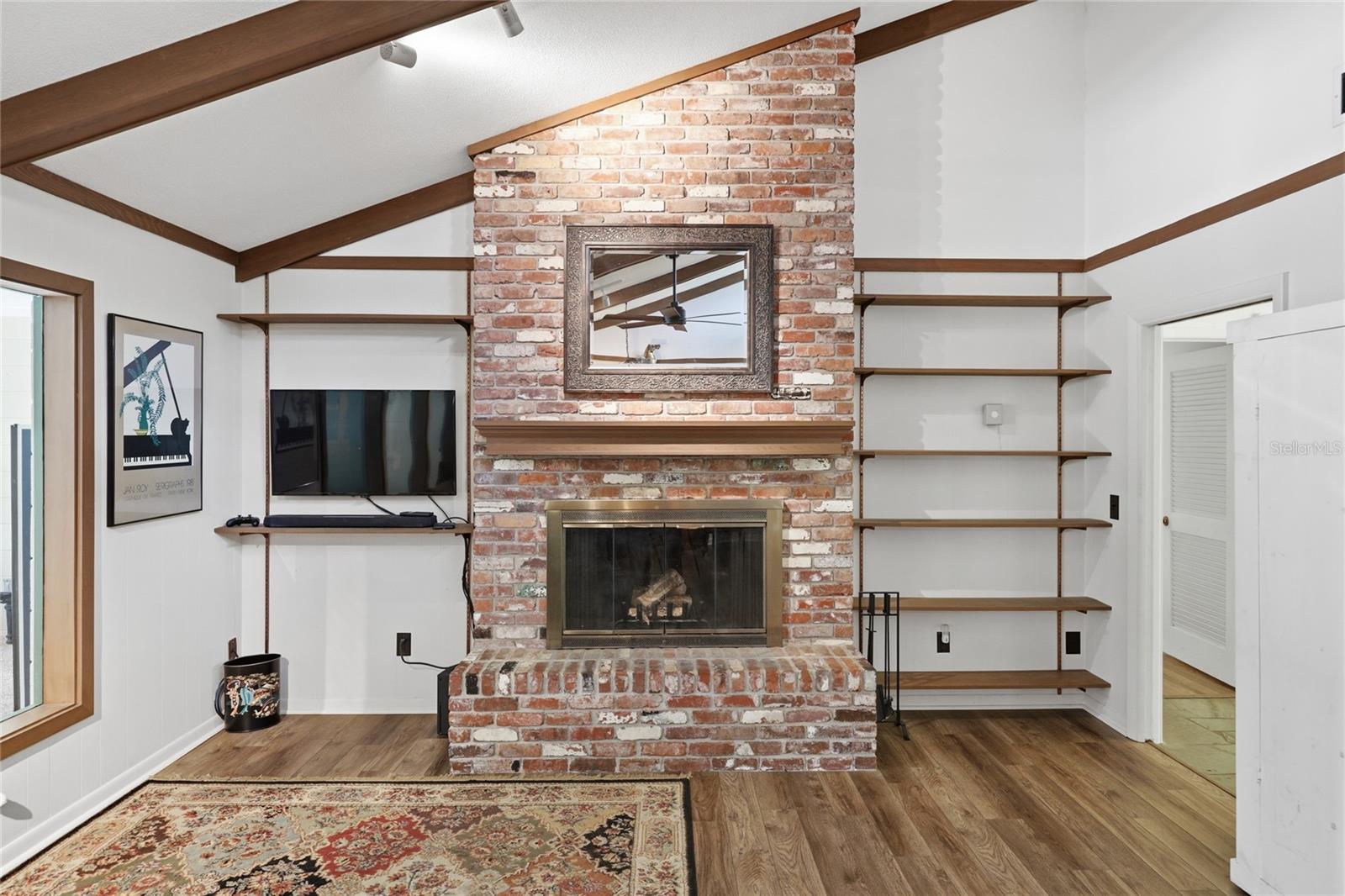 UNIVERSITY ACRES - Residential