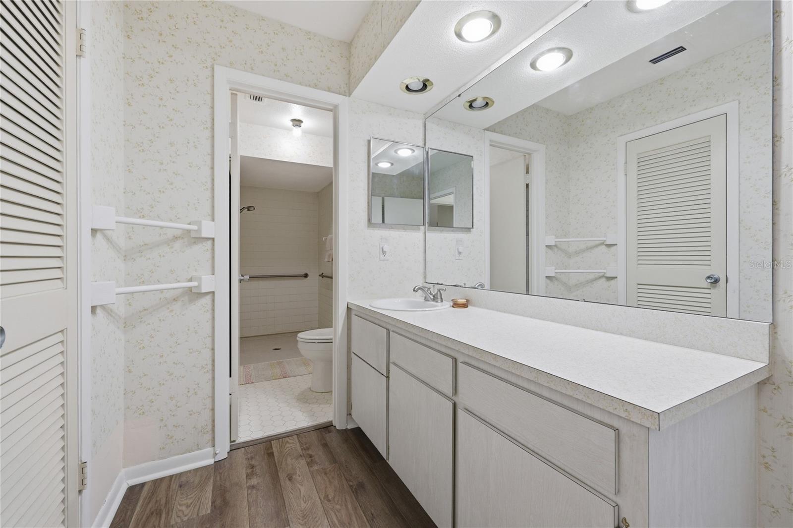 UNIVERSITY ACRES - Residential