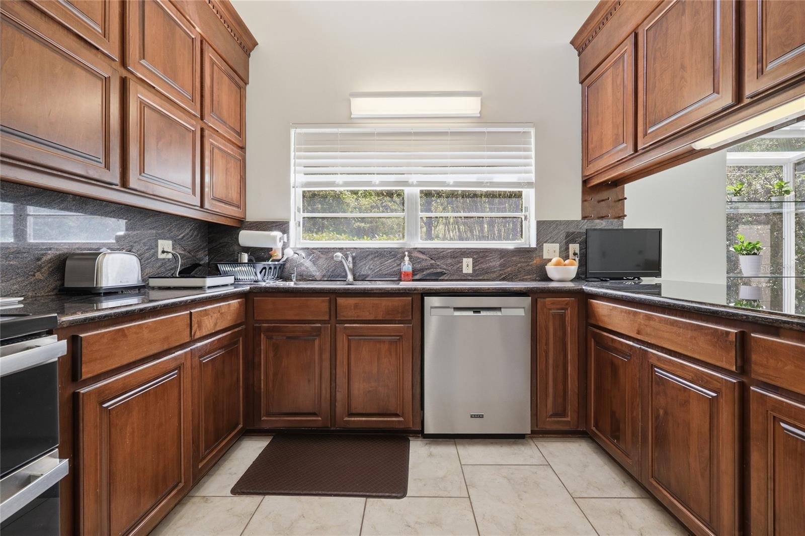UNIVERSITY ACRES - Residential
