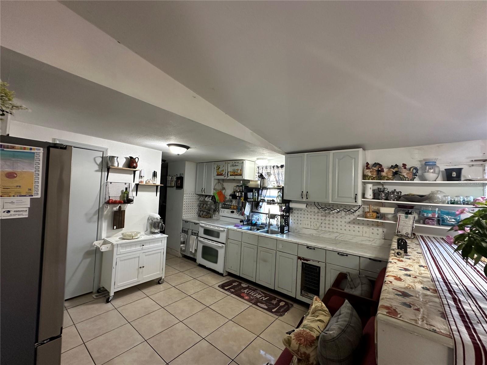 AVON PARK ESTATES - Residential