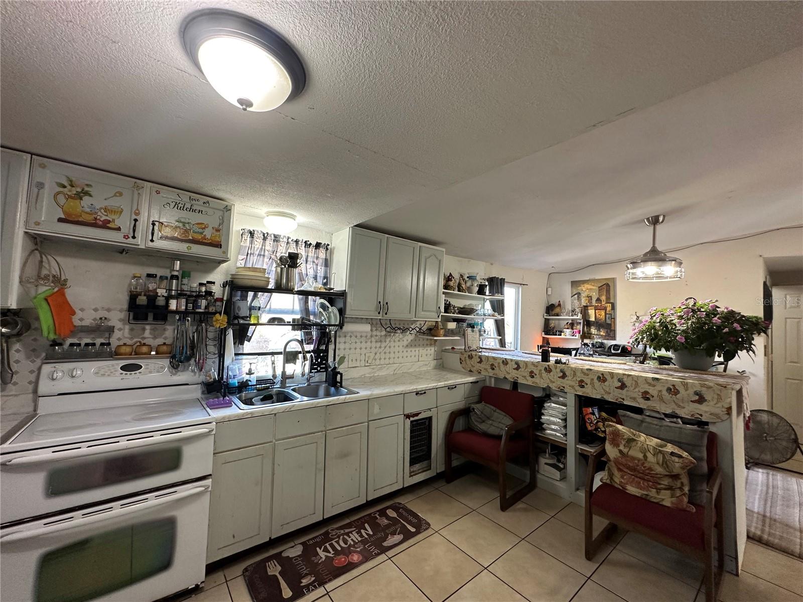 AVON PARK ESTATES - Residential