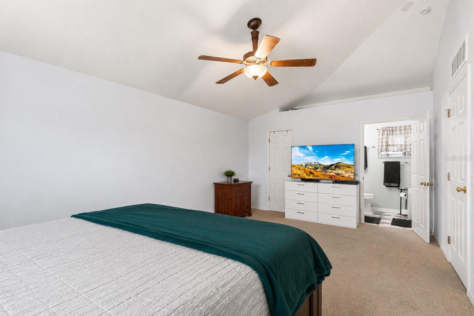 ROYAL HILLS - Residential