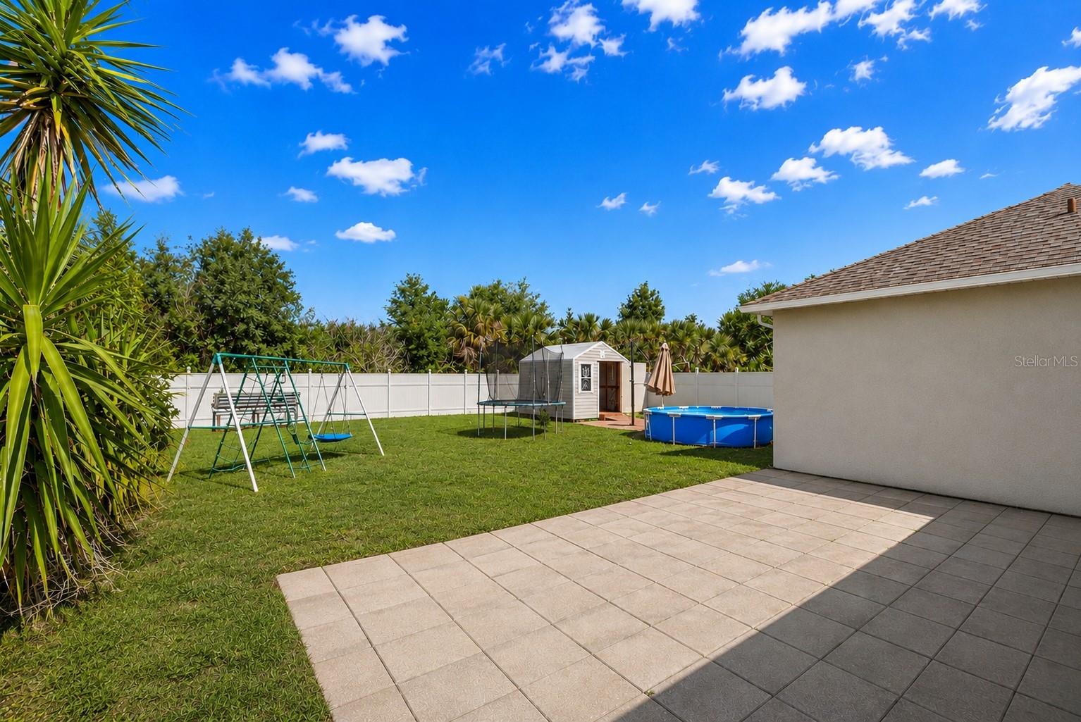 ROYAL HILLS - Residential