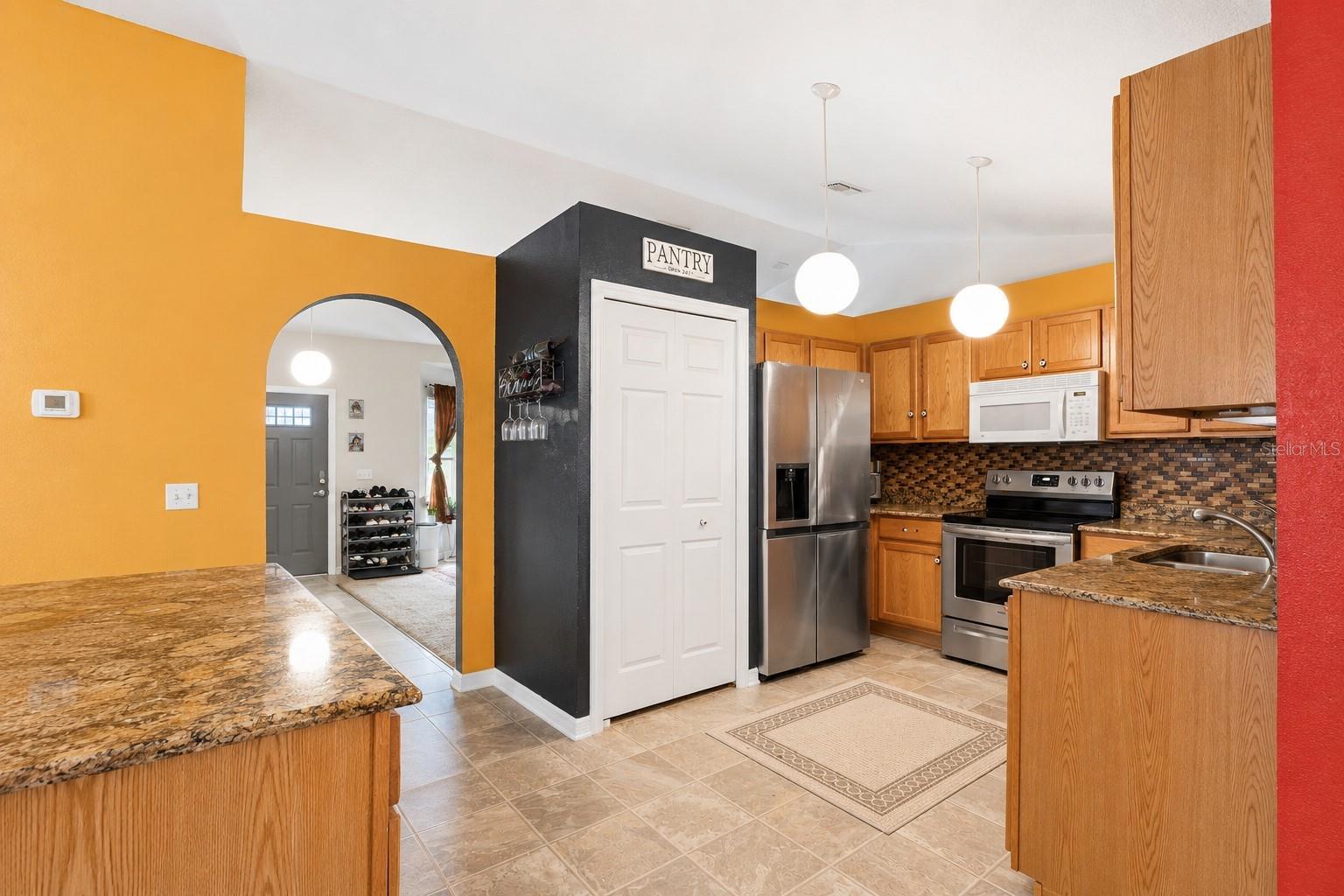 ROYAL HILLS - Residential