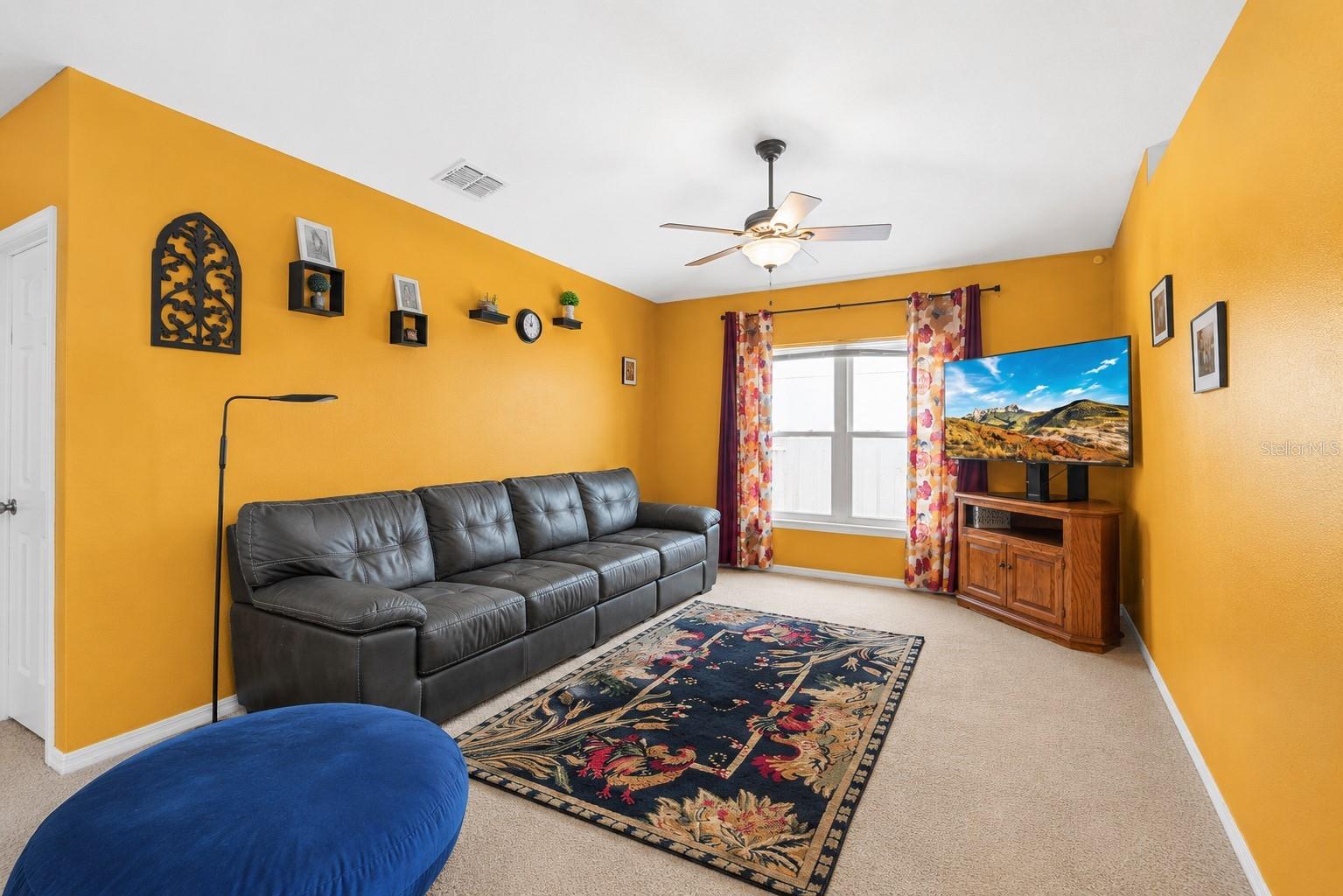 ROYAL HILLS - Residential