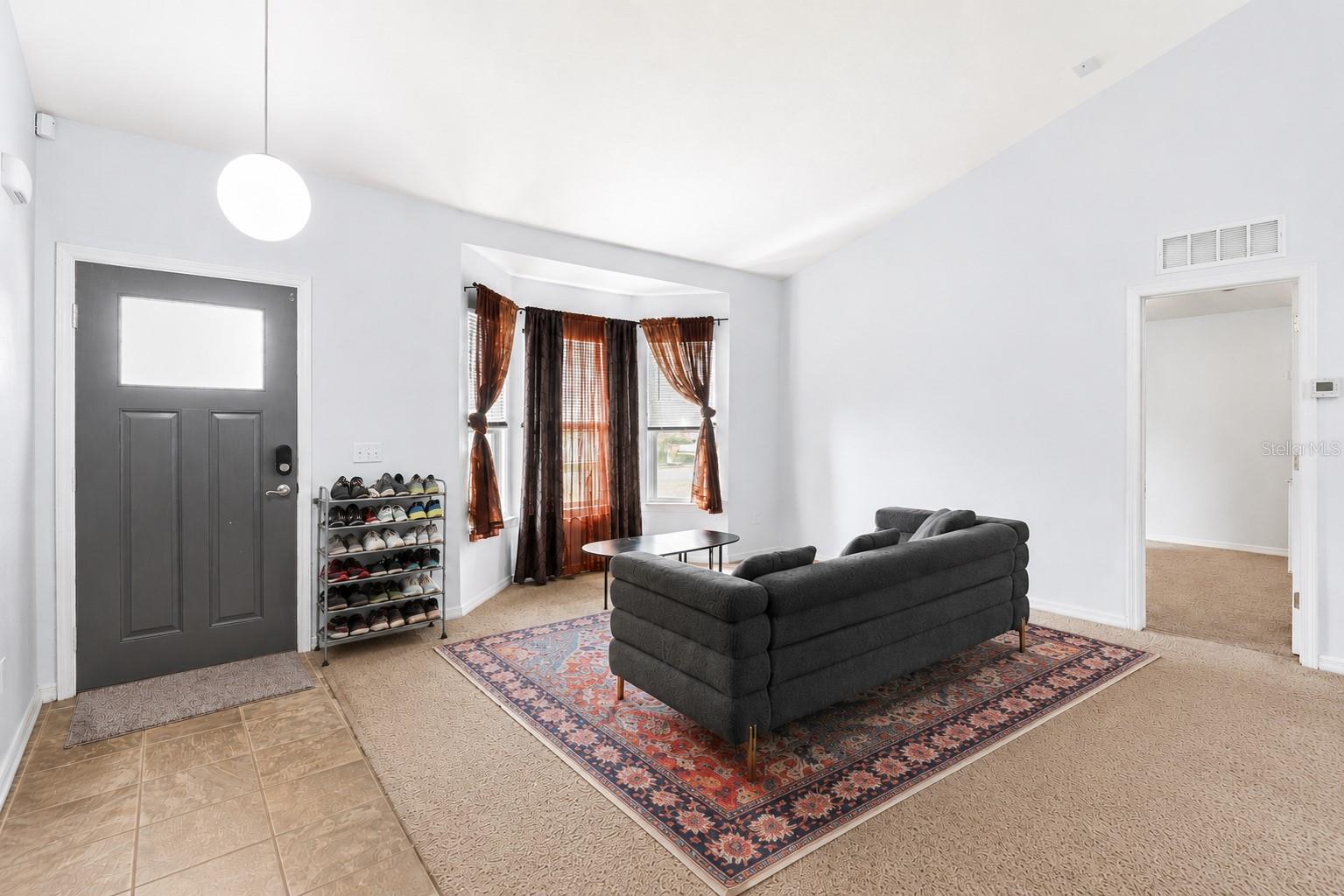 ROYAL HILLS - Residential