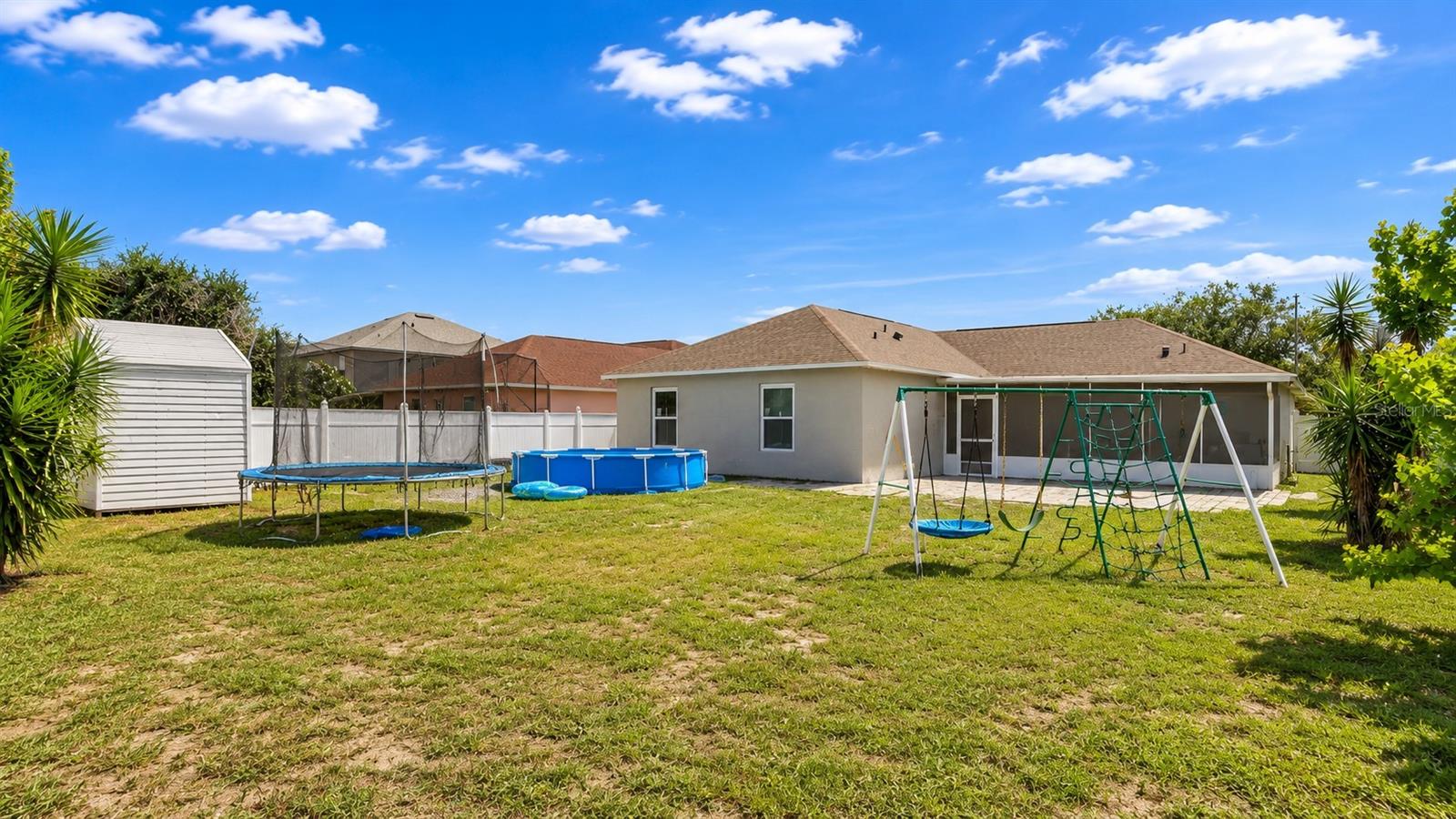 ROYAL HILLS - Residential