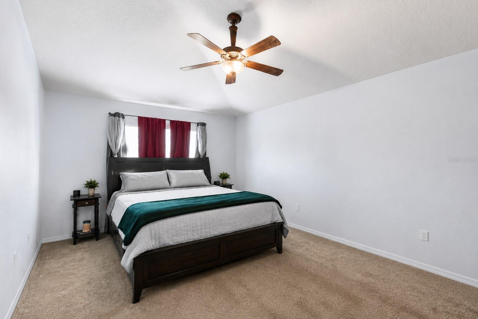 ROYAL HILLS - Residential