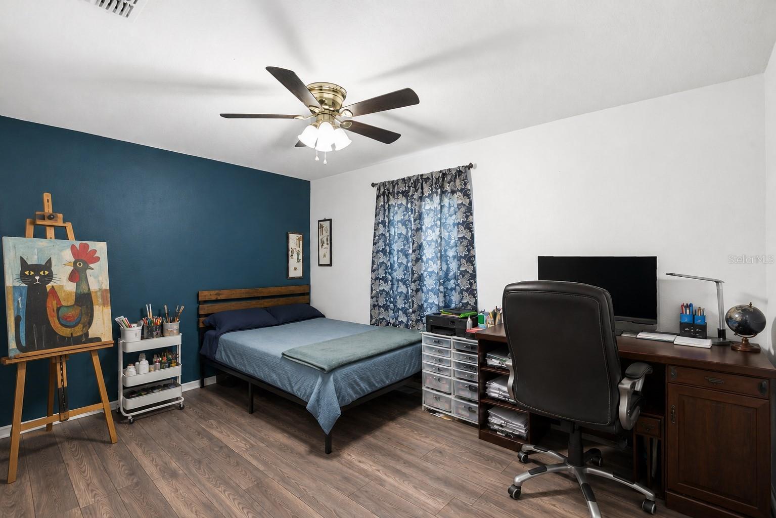 ROYAL HILLS - Residential