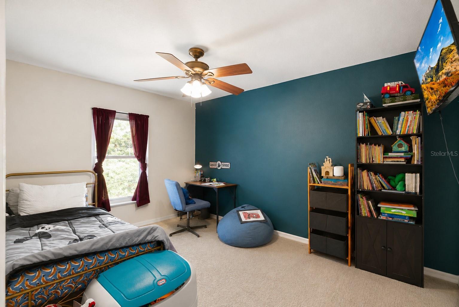 ROYAL HILLS - Residential