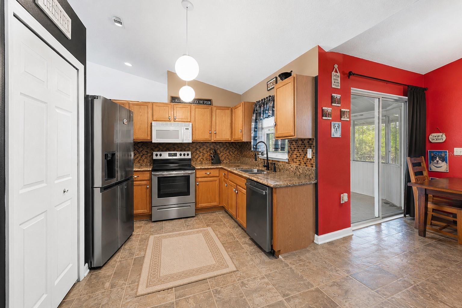 ROYAL HILLS - Residential