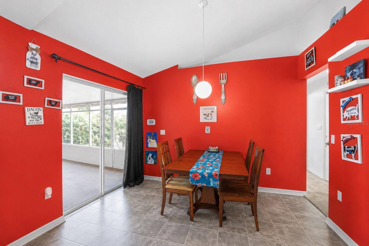 ROYAL HILLS - Residential