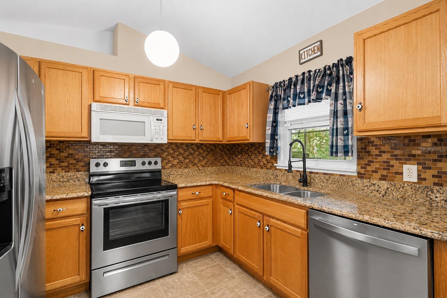ROYAL HILLS - Residential