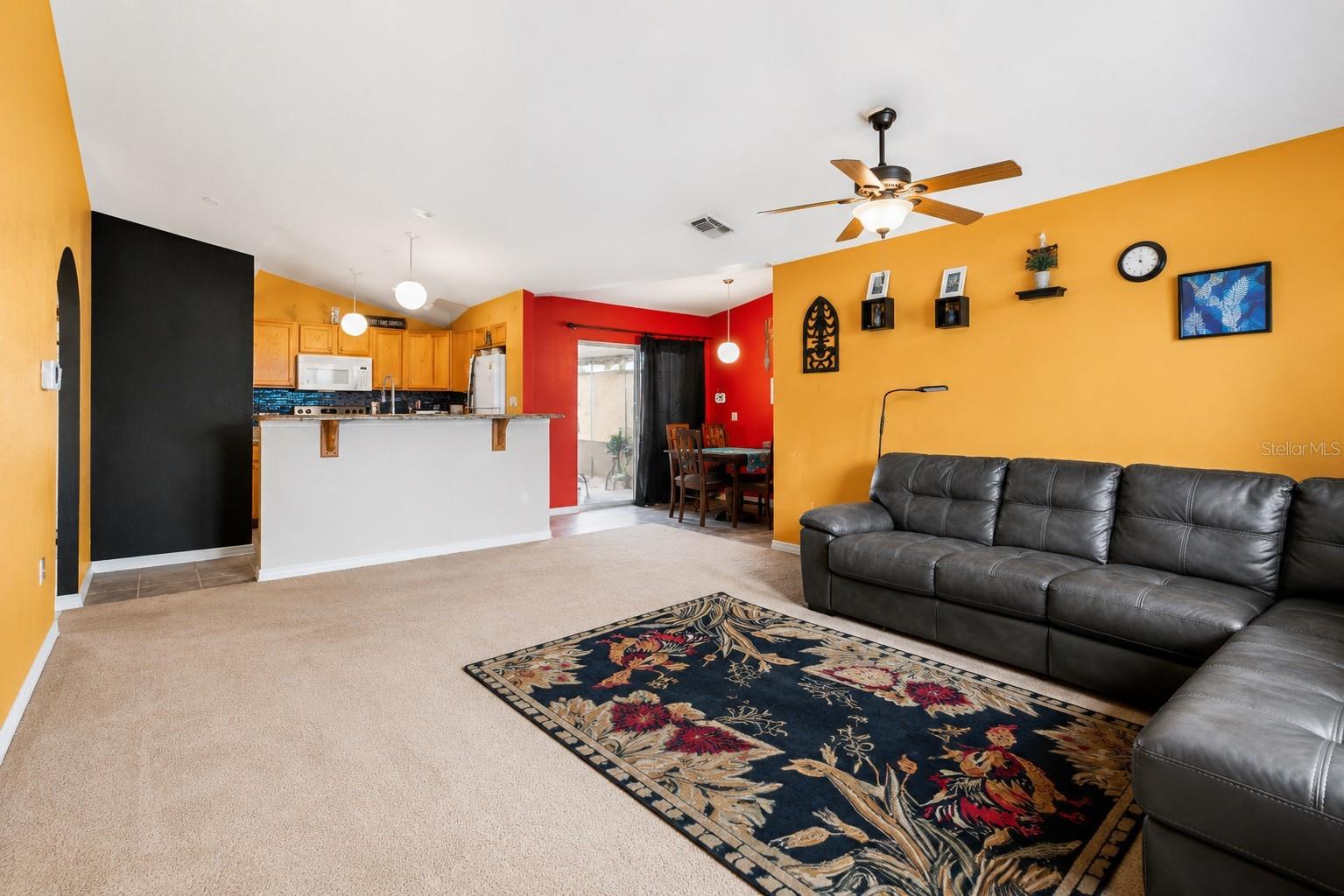 ROYAL HILLS - Residential