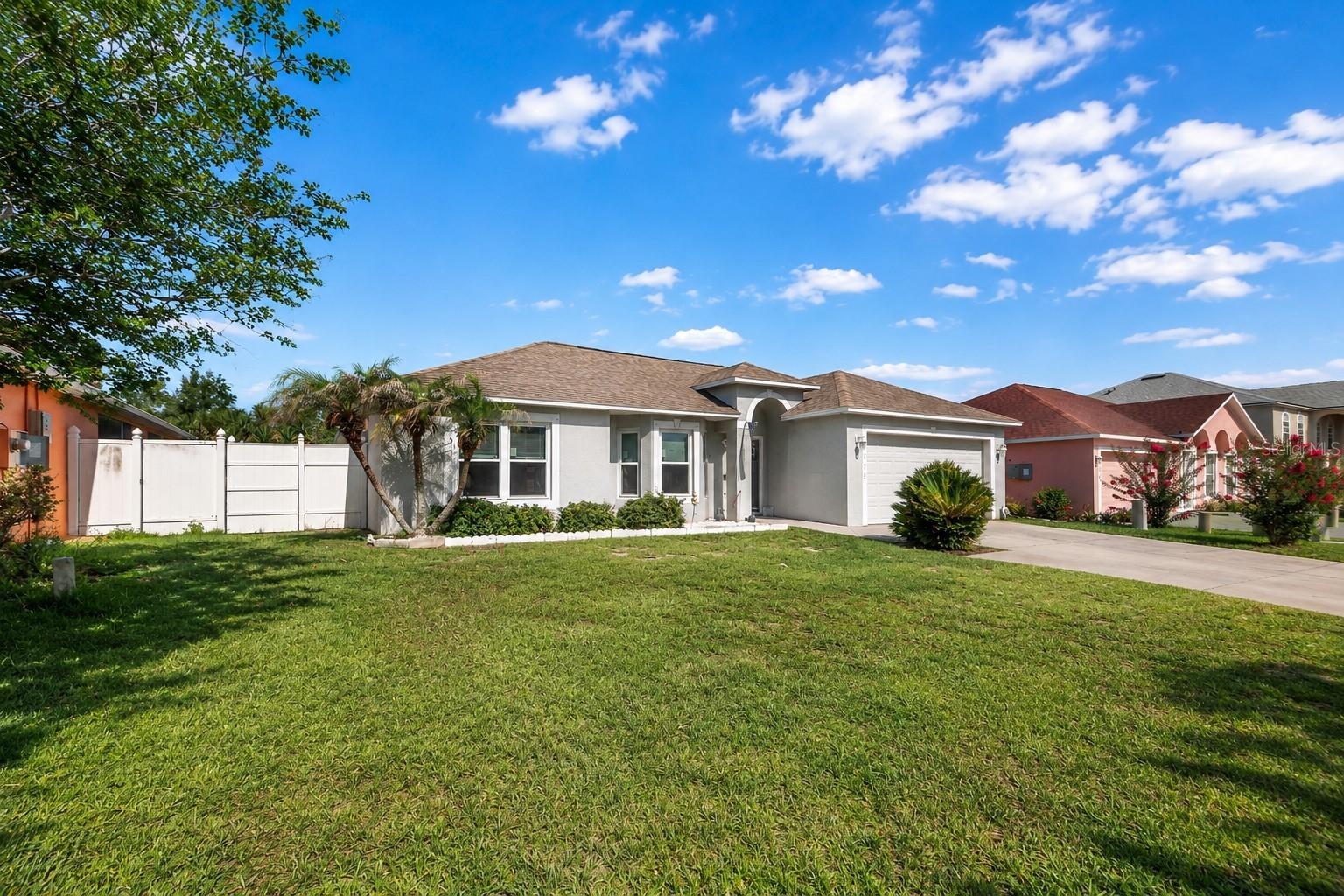ROYAL HILLS - Residential