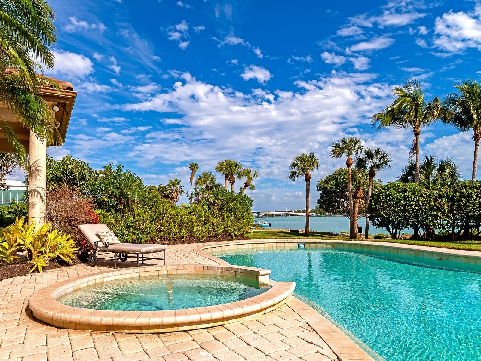 LIGHTHOUSE POINT - Residential