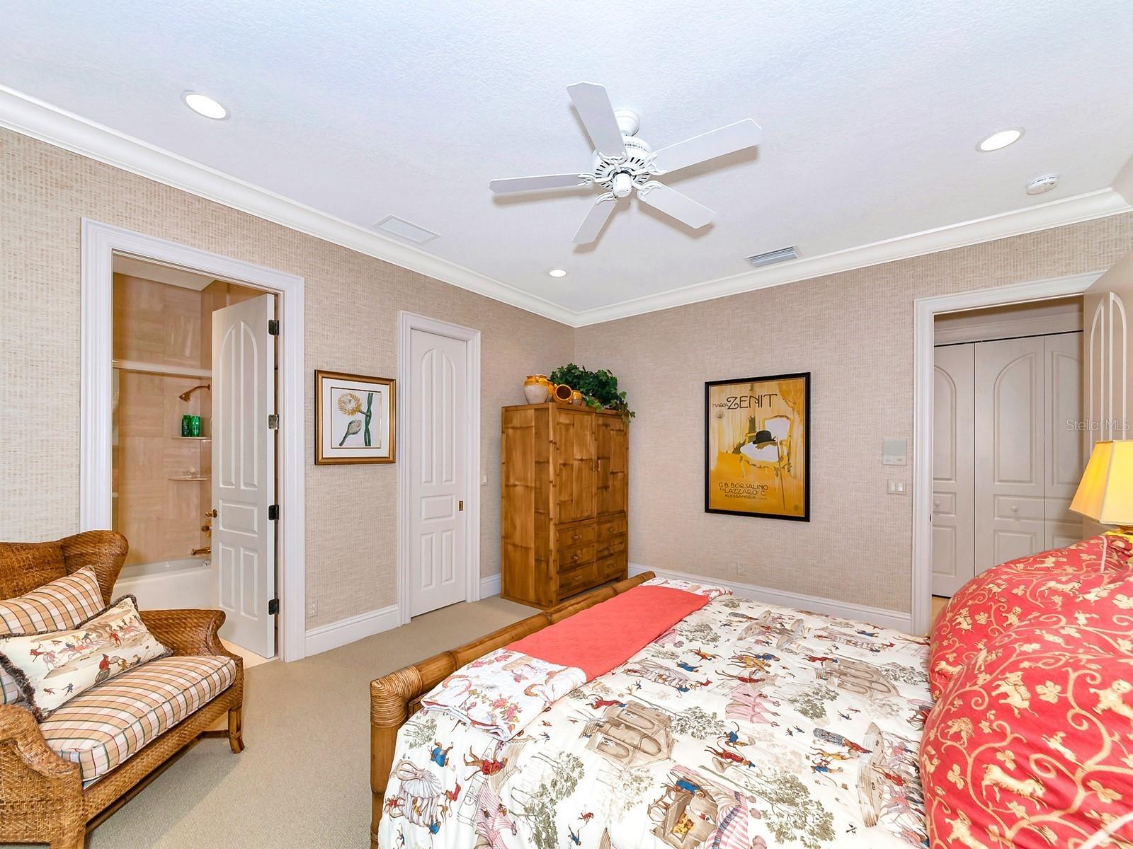 LIGHTHOUSE POINT - Residential
