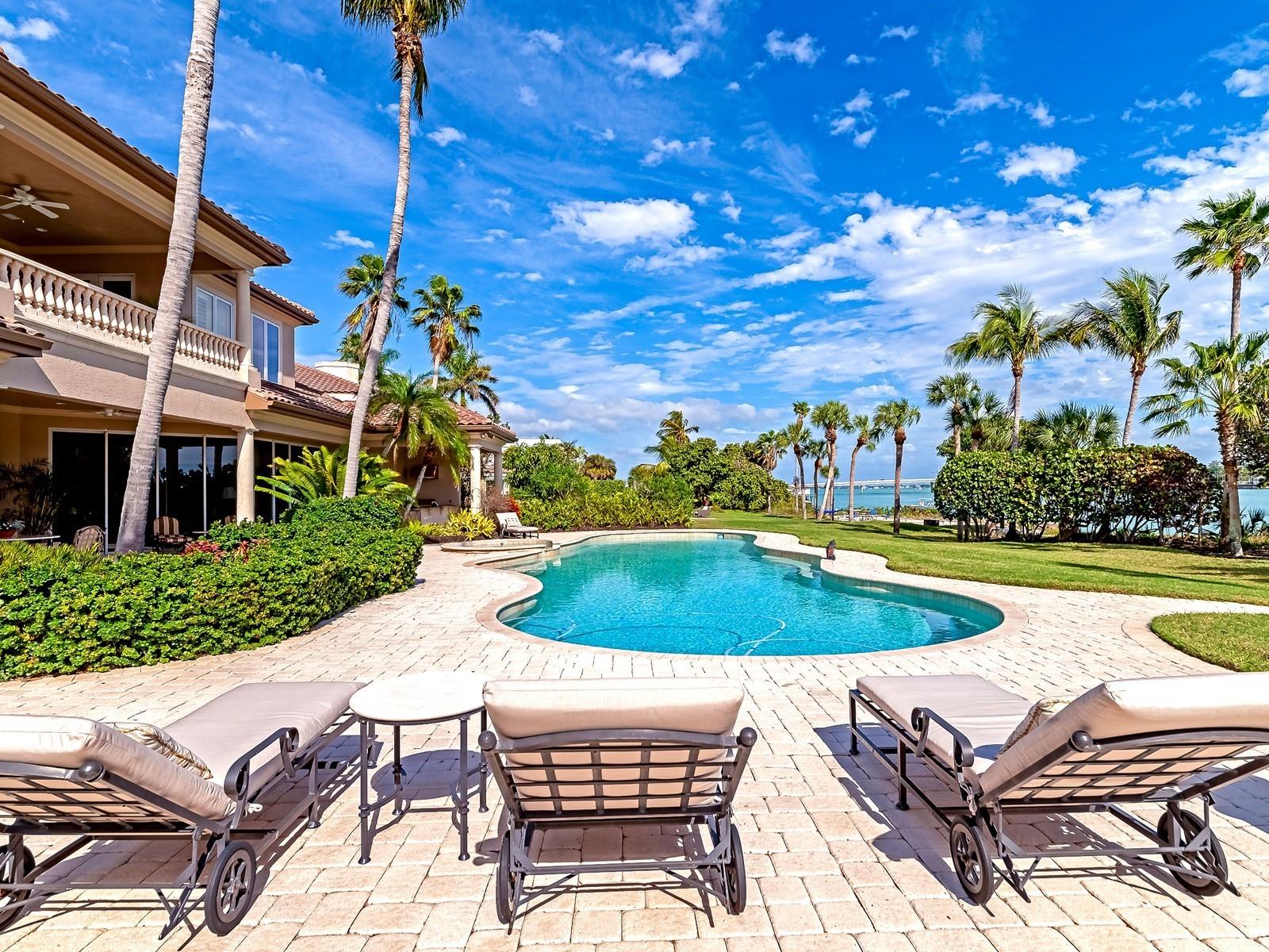 LIGHTHOUSE POINT - Residential