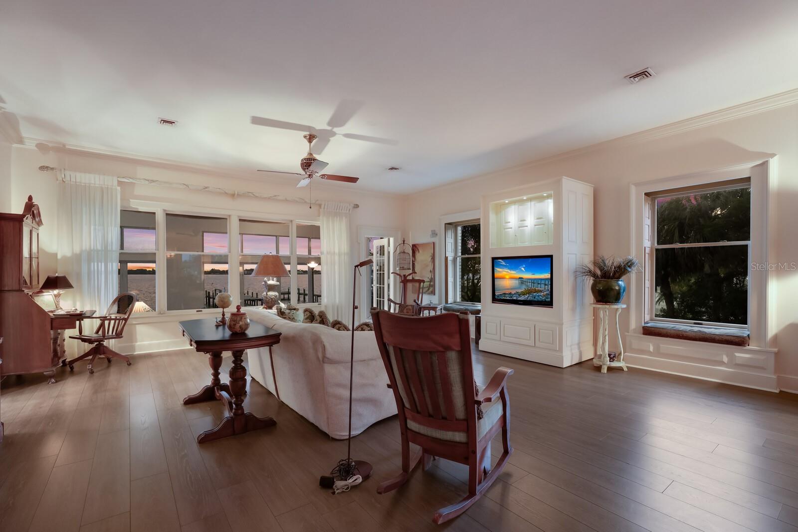 HOLLY - Residential