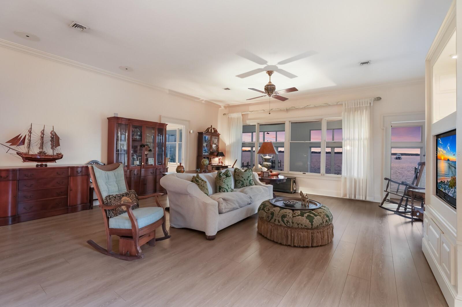 HOLLY - Residential