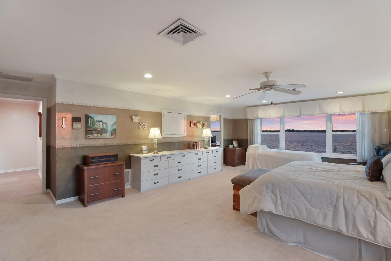 HOLLY - Residential