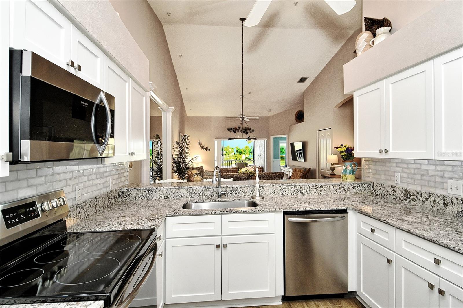 HERITAGE OAKS GOLF & COUNTRY CLUB - Residential