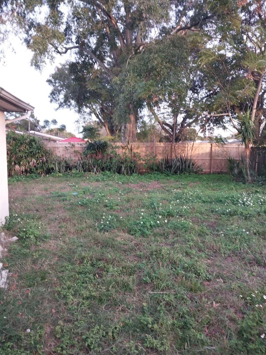 COLONIAL MANOR - Residential Lease