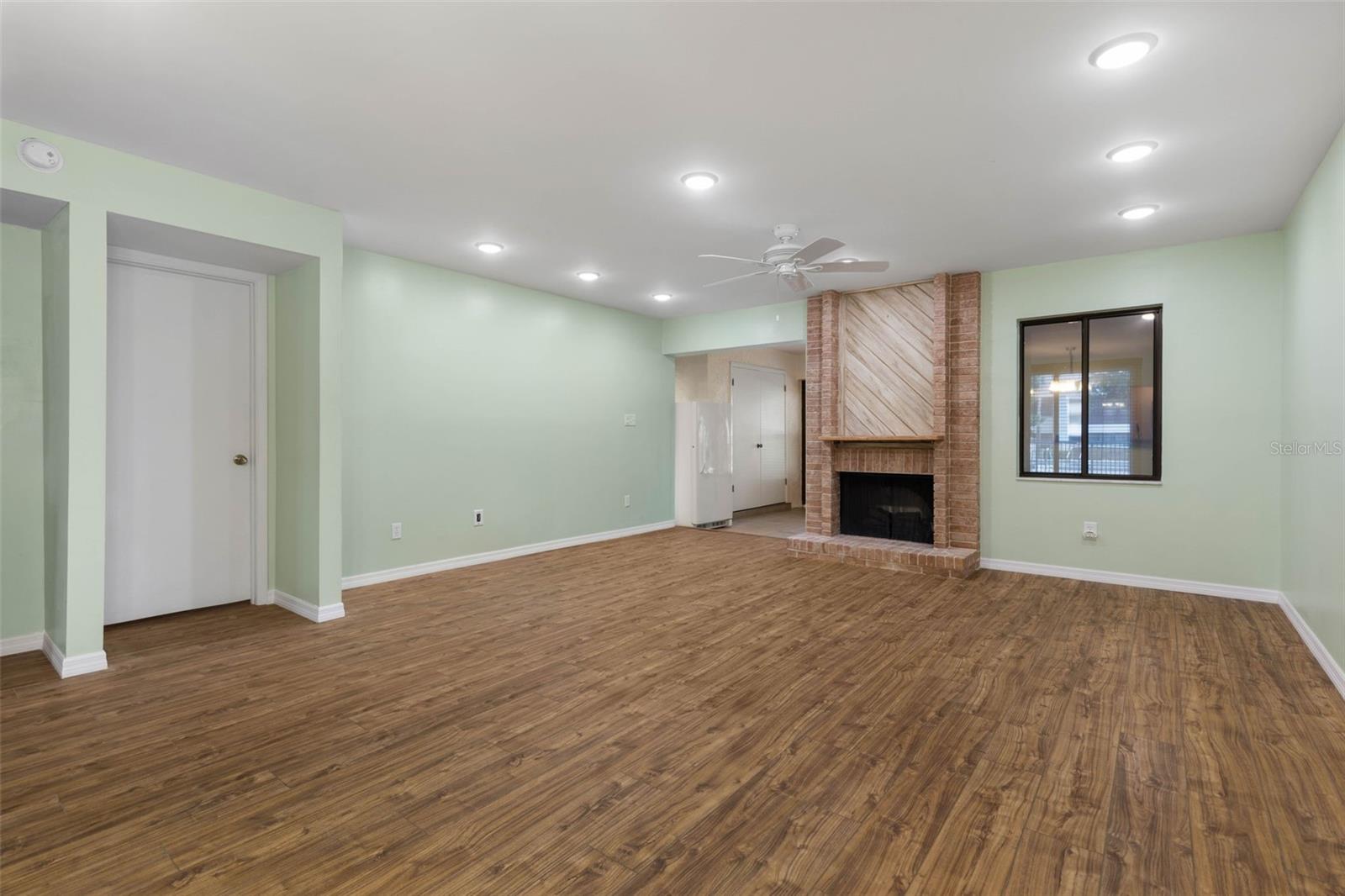 ESCONDIDO AT TOMOKA CONDO - Residential