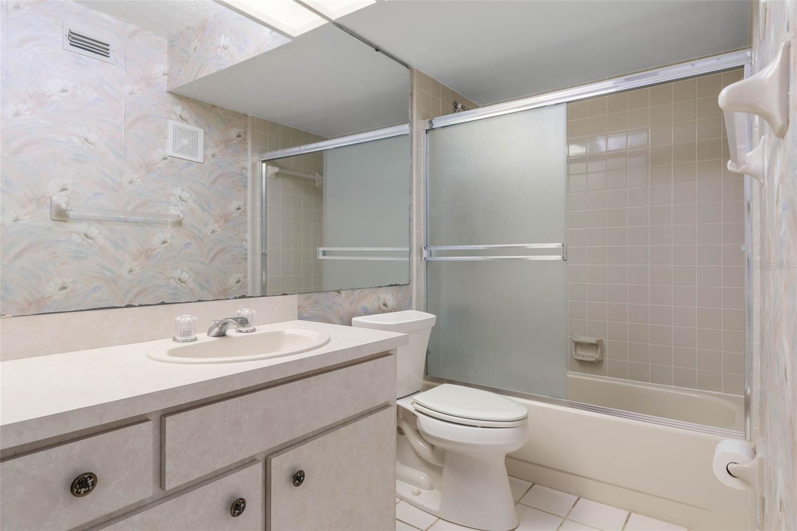 ESCONDIDO AT TOMOKA CONDO - Residential