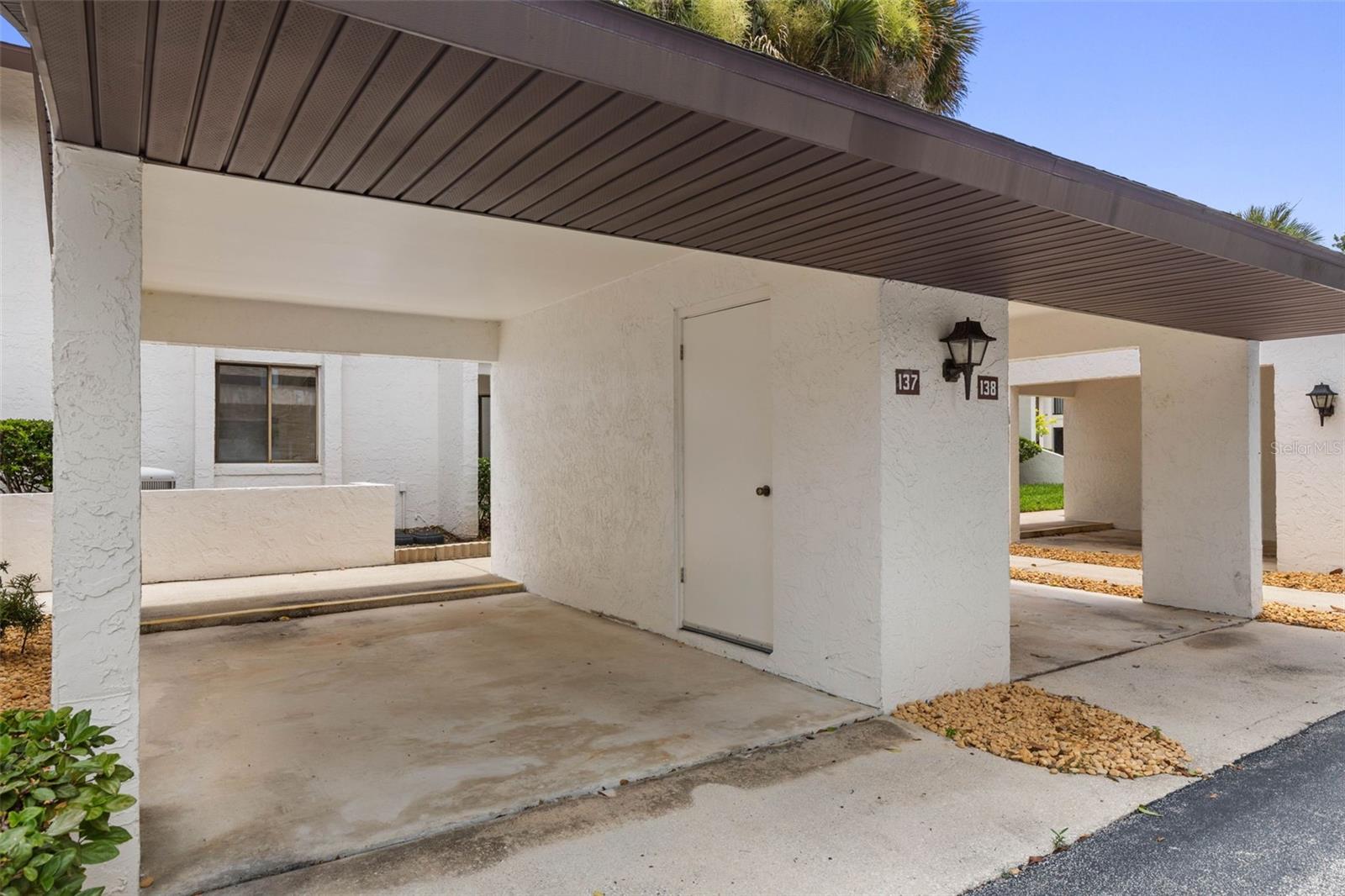 ESCONDIDO AT TOMOKA CONDO - Residential