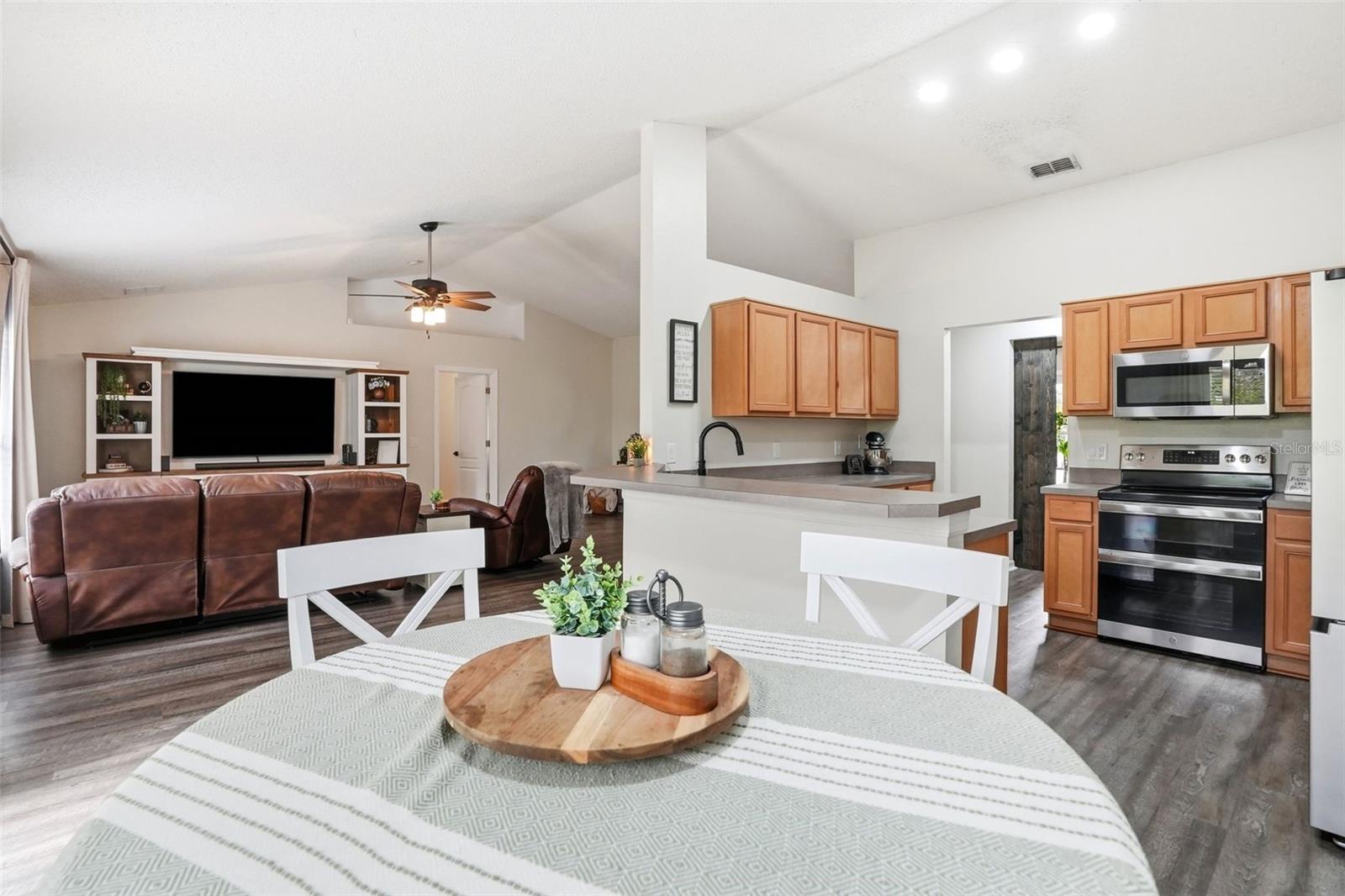 MINNEOLA HIGHLAND OAKS PH 02 LT 01 PB 52 - Residential