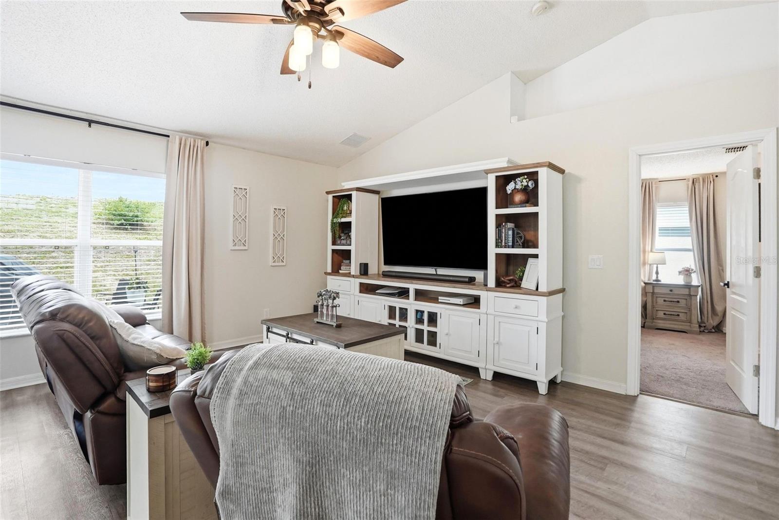 MINNEOLA HIGHLAND OAKS PH 02 LT 01 PB 52 - Residential
