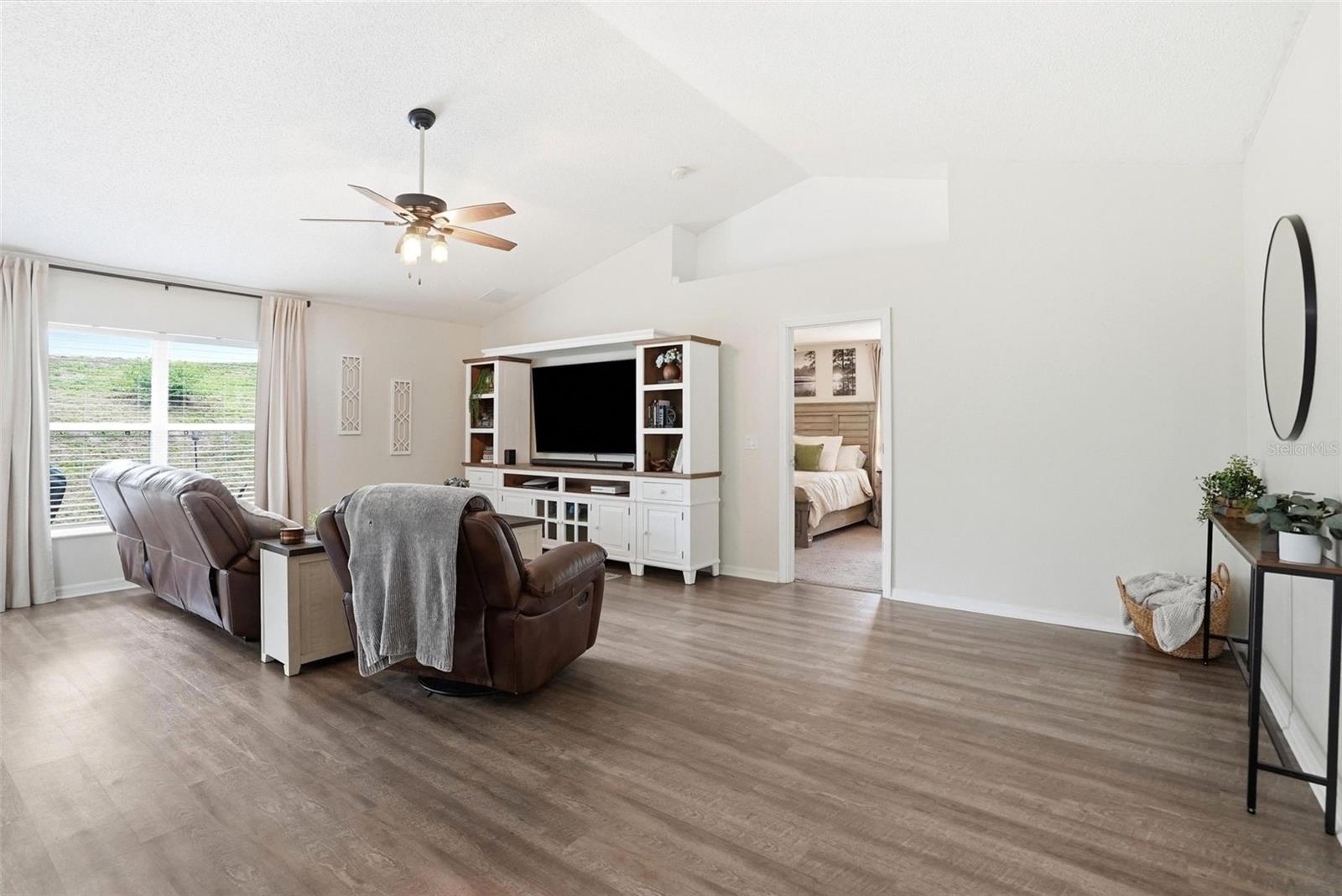 MINNEOLA HIGHLAND OAKS PH 02 LT 01 PB 52 - Residential
