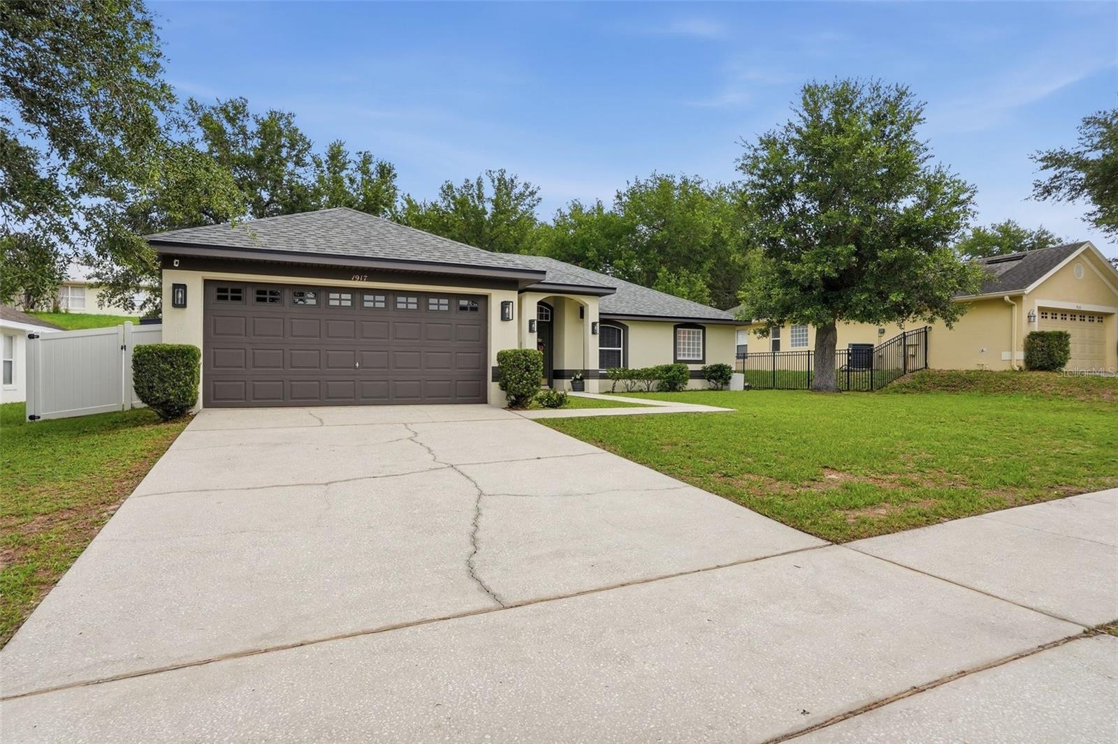 MINNEOLA HIGHLAND OAKS PH 02 LT 01 PB 52 - Residential