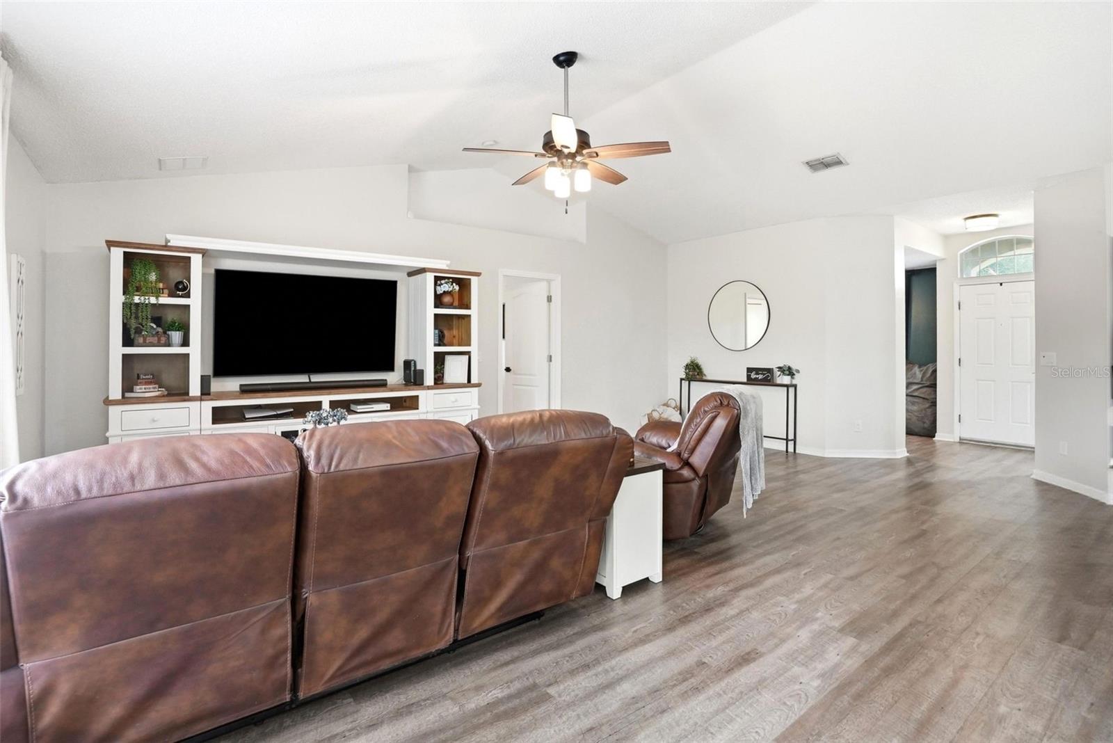 MINNEOLA HIGHLAND OAKS PH 02 LT 01 PB 52 - Residential