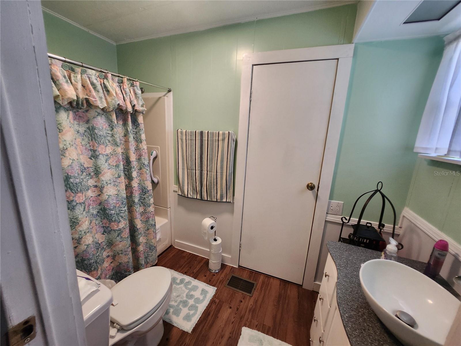 TWENTY-FOUR/THE TOWN/BELLEVIEW - Residential