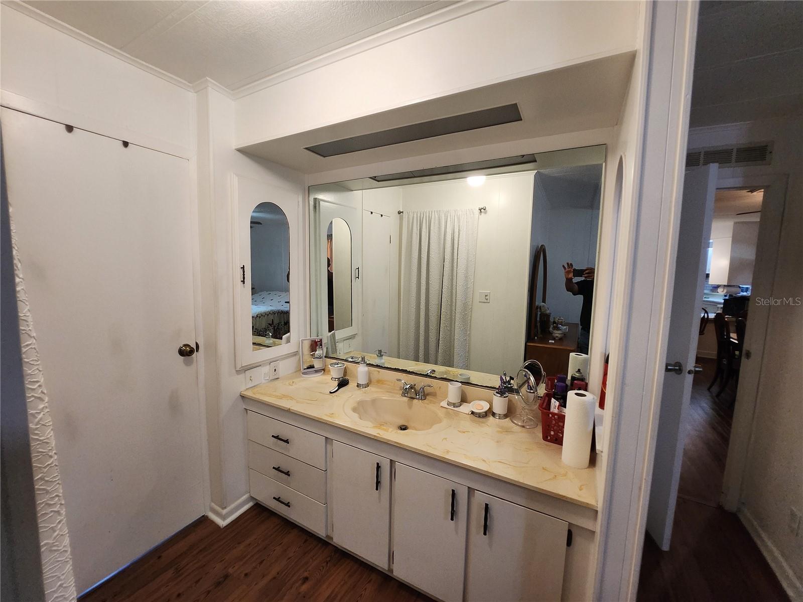 TWENTY-FOUR/THE TOWN/BELLEVIEW - Residential