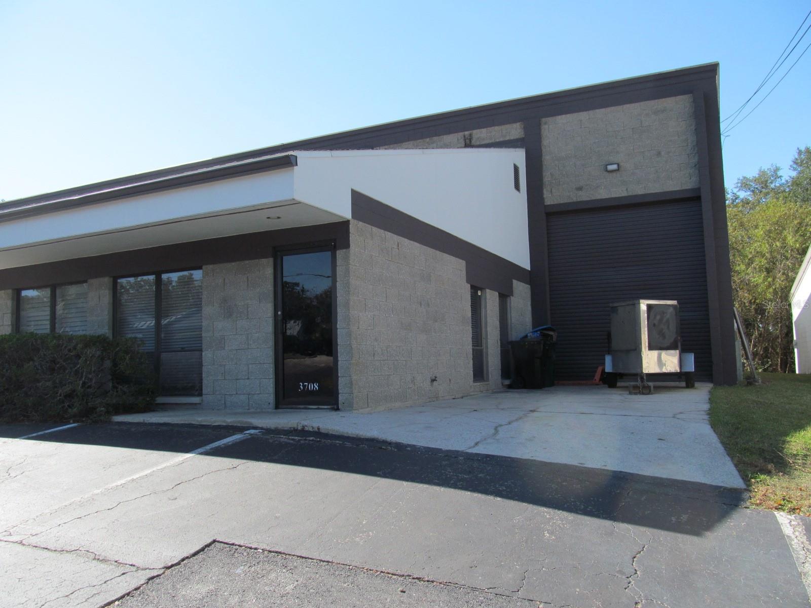 75 WEST BUSINESS PARK - Commercial Sale