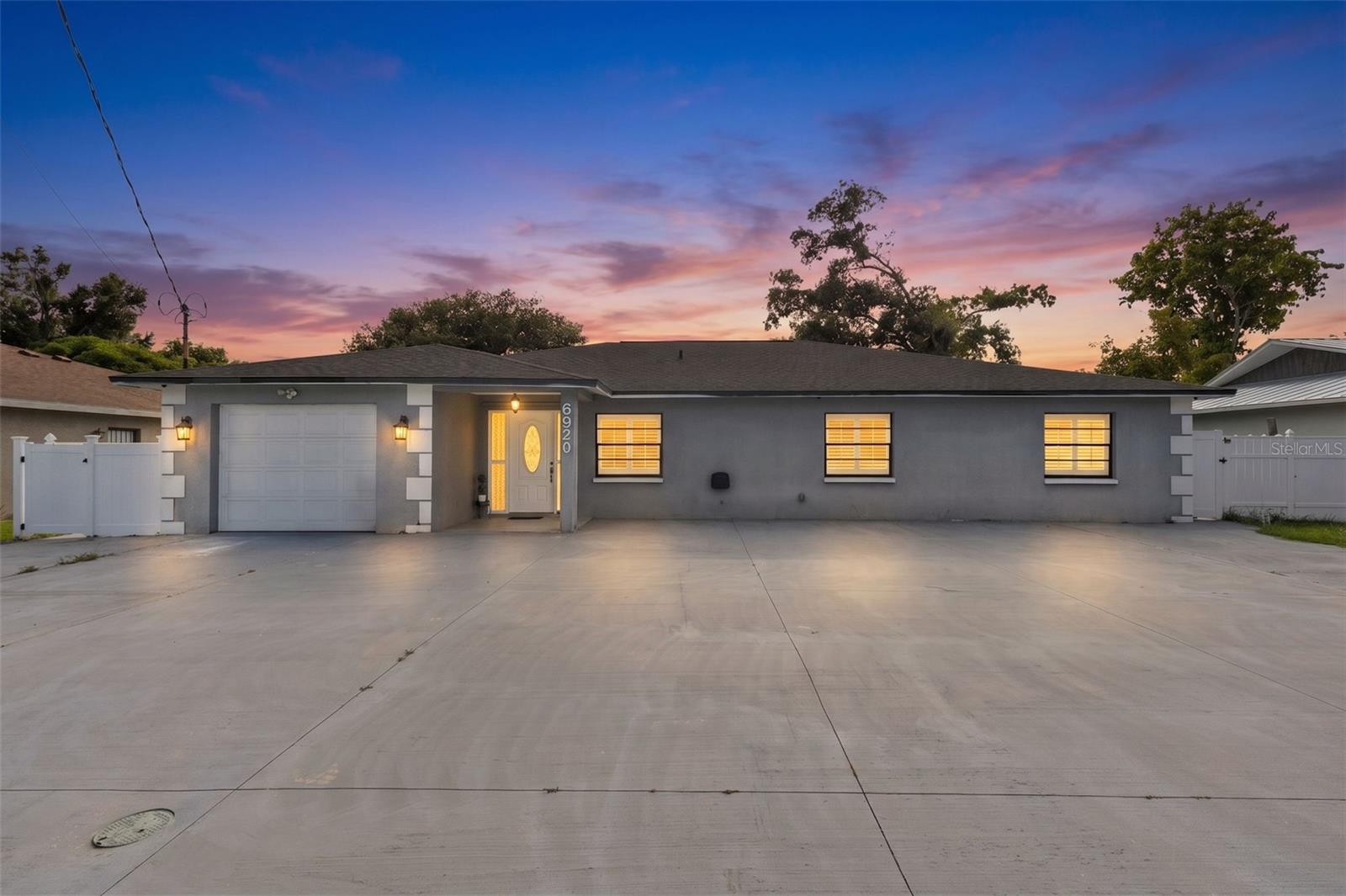 Beautiful centrally located 4 bedroom, 3 bathroom home featuring a private swimming pool, perfect for relaxing or entertaining. This spacious residence offers a functional layout with generous living areas and plenty of natural light. Conveniently located near major highways, shopping, dining, schools, and entertainment. Whether you're looking for your primary residence or a great investment opportunity, this property offers exceptional potential. Schedule your private showing today, this opportunity won't last long. Don't miss your chance to own this incredible property!
