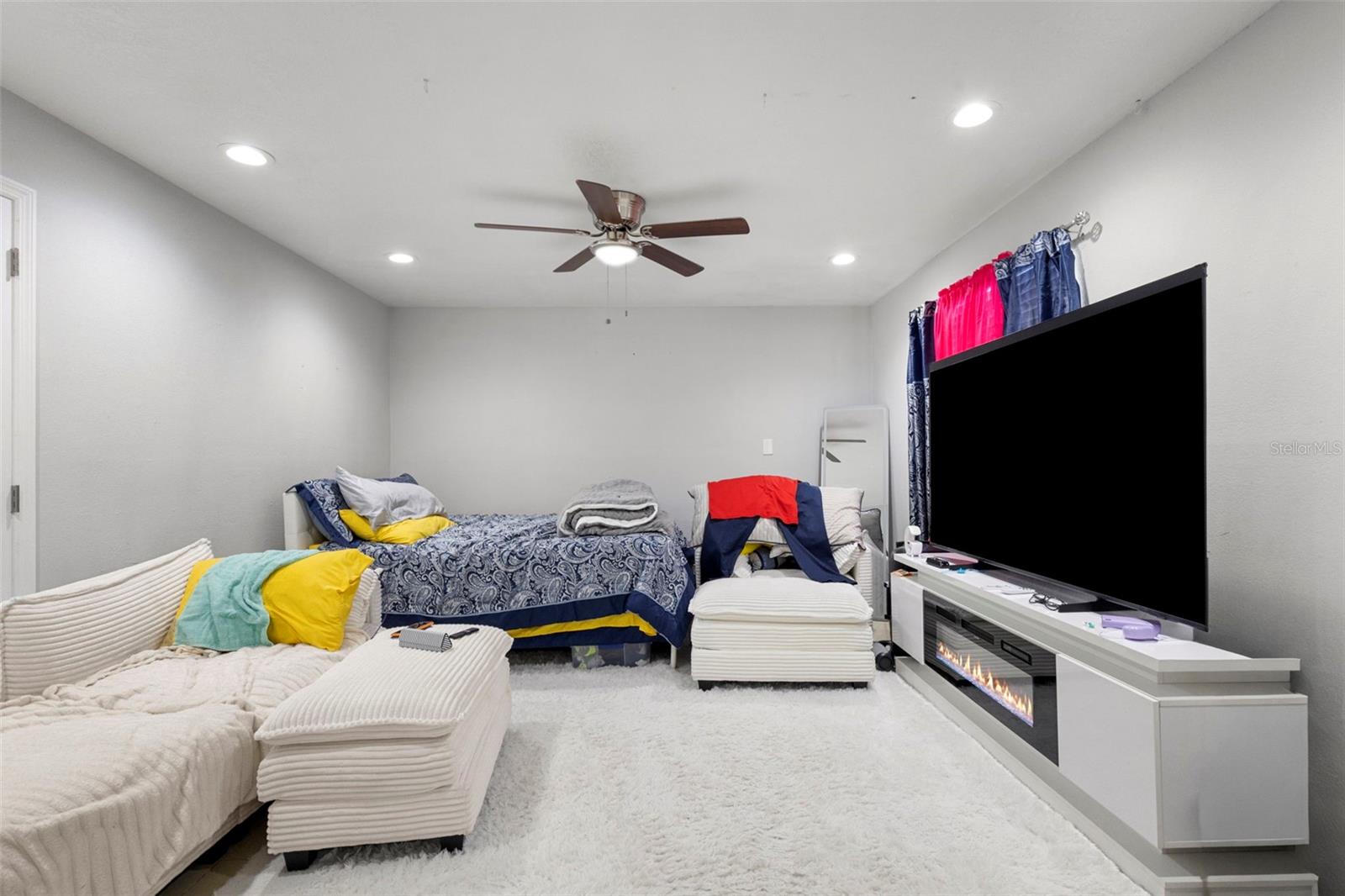PINECREST VILLA - Residential