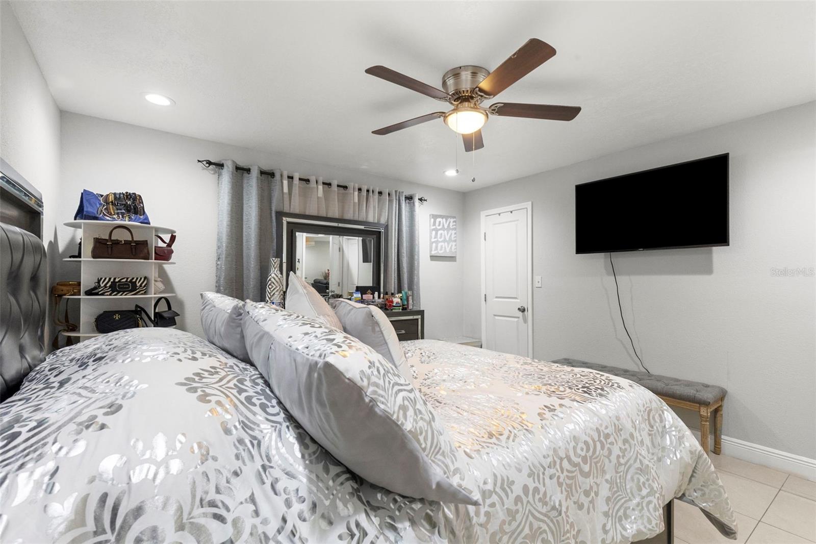 PINECREST VILLA - Residential