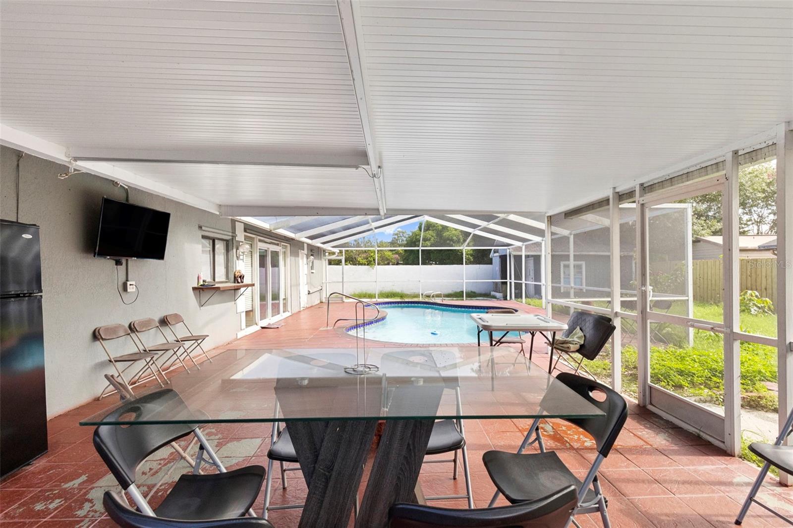 PINECREST VILLA - Residential