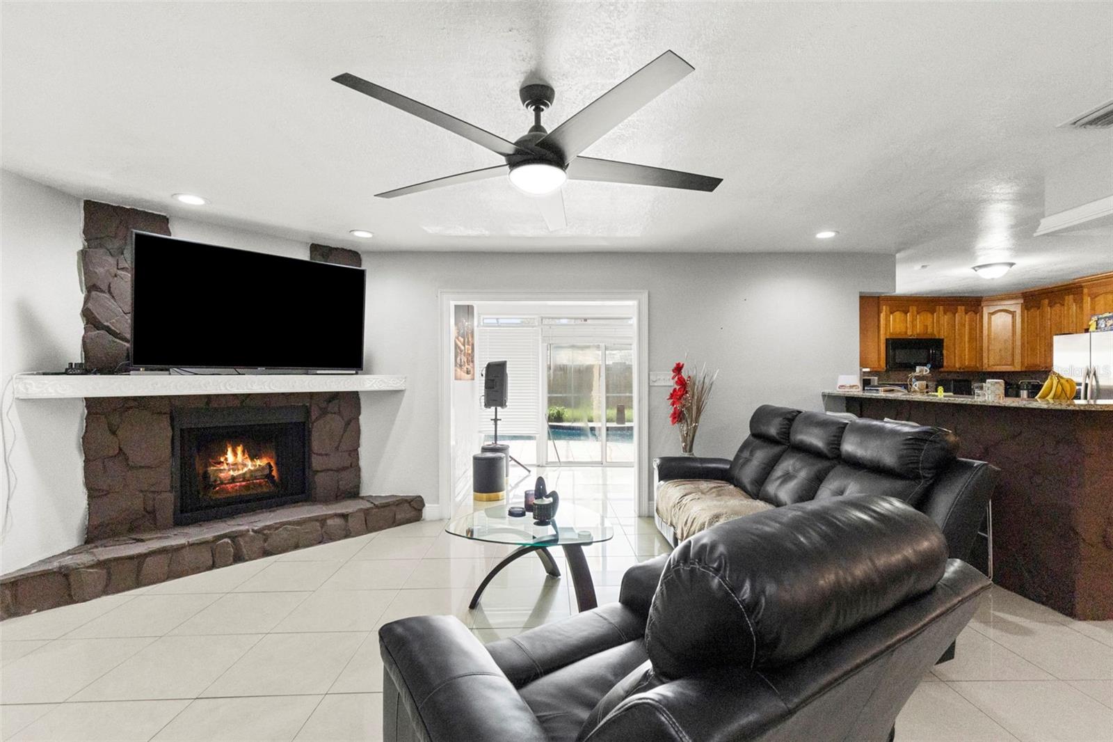 PINECREST VILLA - Residential