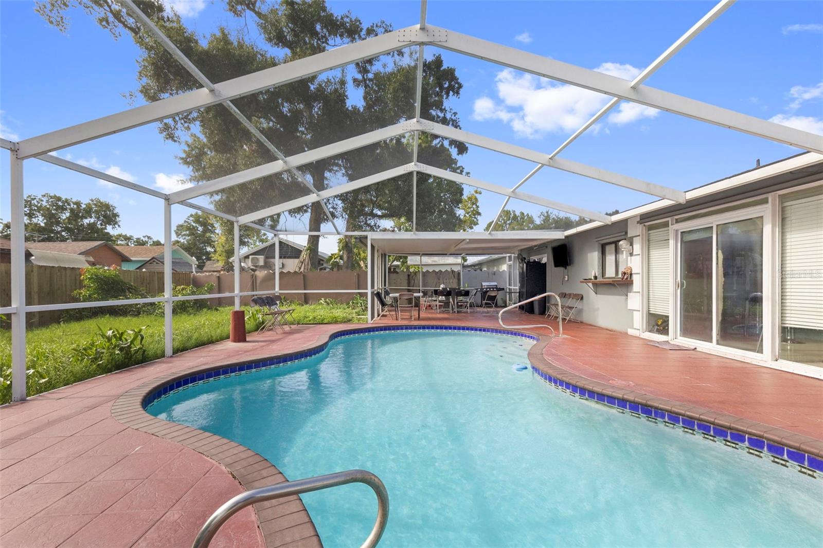 PINECREST VILLA - Residential
