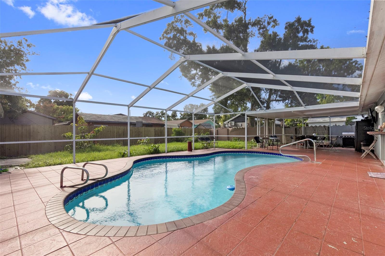 PINECREST VILLA - Residential