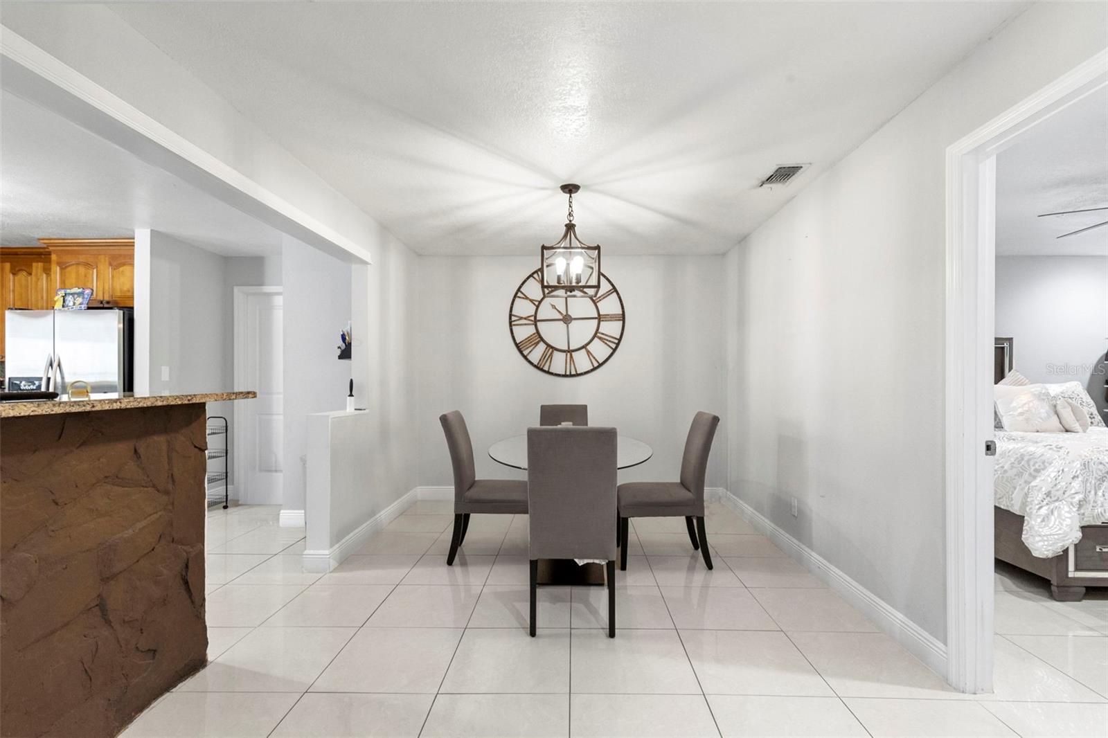 PINECREST VILLA - Residential