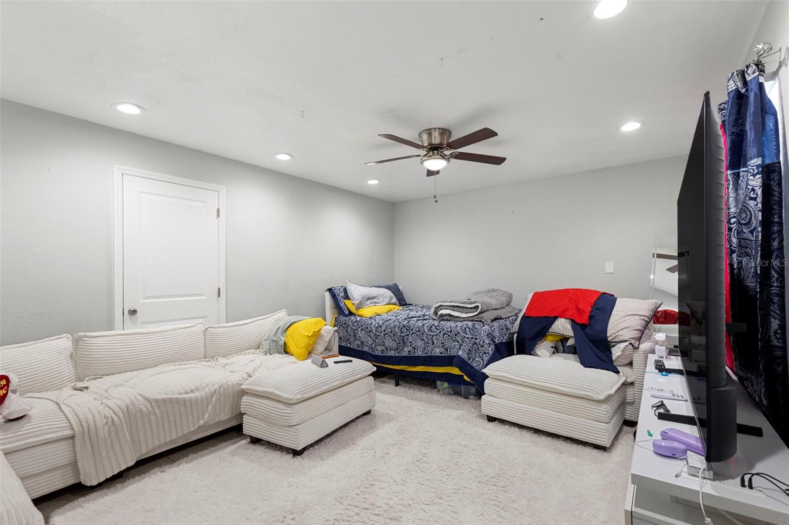 PINECREST VILLA - Residential