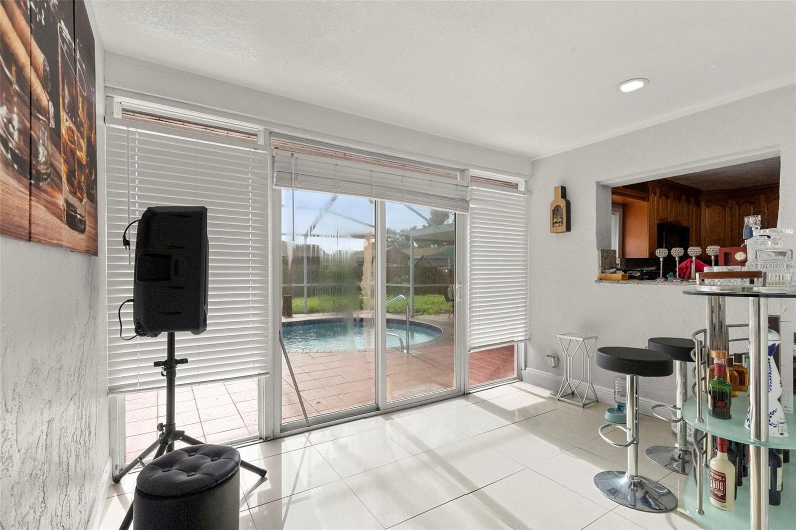 PINECREST VILLA - Residential