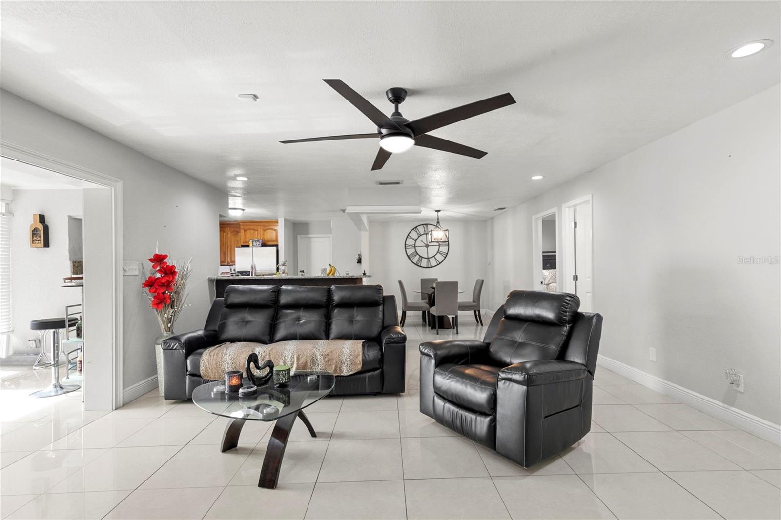 PINECREST VILLA - Residential